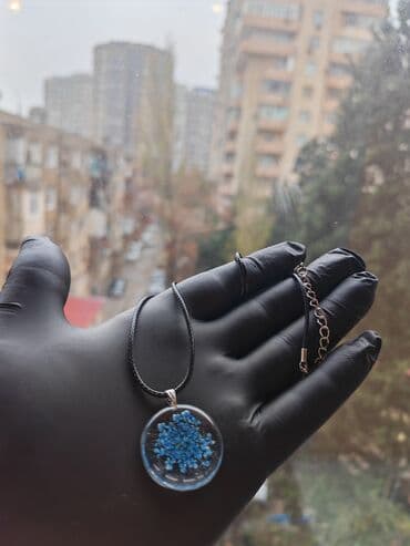 uzun qizil sirqalar: Epoksi qatqı ilə hazırlanmış əl işi kulonlar - Çiçək kolleksiyası — 7