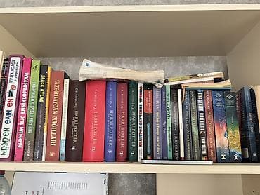 Kitab kolleksiyası – müxtəlif janrlar və dillər Məzmun: - Uşaq və