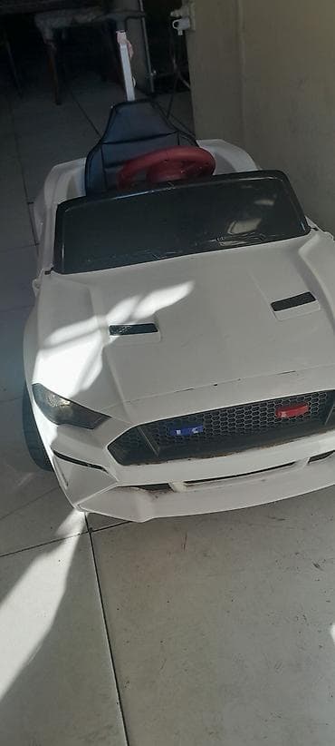 Uşaq elektrik maşını – sport tipli model, ağ rəng. Xüsusiyyətlər: -