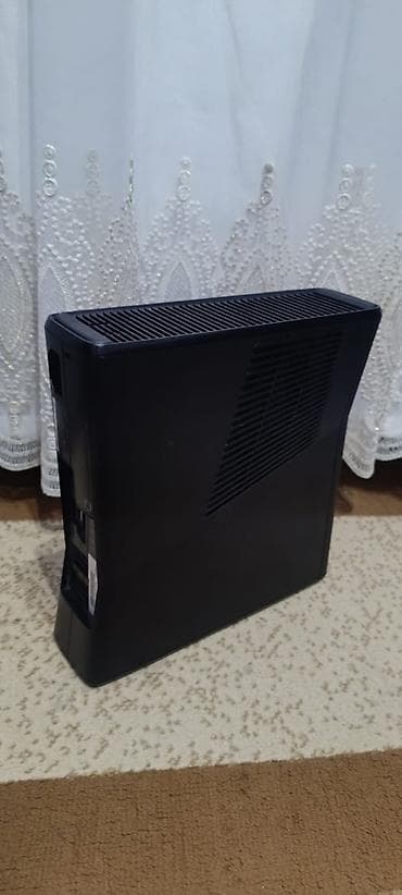 xbox controller: Xbox 360 Slim konsolu (əla vəziyyətdə); ​Orijinal adapter (blok — 1