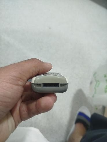 düymeli telefon: Siemens A55 mobil telefon - Klassik monoxrom ekran, narıncı arxa — 3