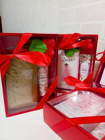 Hədiyyəlik ətir və əl kremi dəstləri - Qırmızı hədiyyə qutusunda