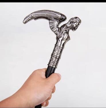 Yerimək üçün arabalar, çəliklər, əsalar, rollatorlar: Qanadlı mələk fiquru ilə bəzədilmiş bu əsa, dəstəyi gümüşü rəngdə — 1