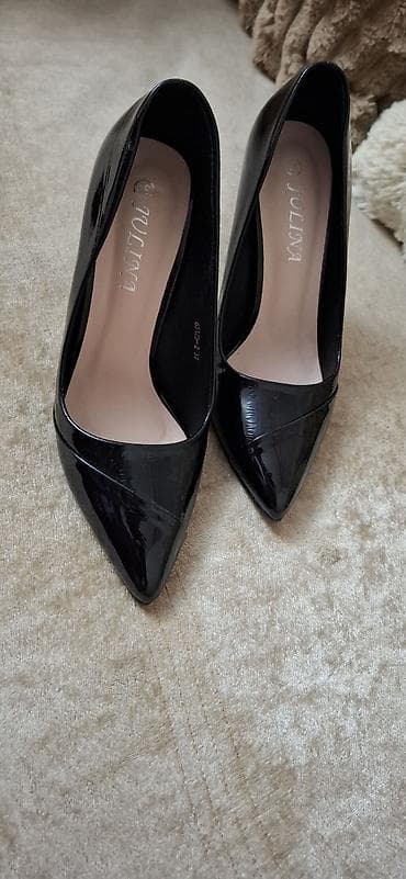 deri kurtqa: Qara laklı qadın tuflisi – JULINA - Model: klassik “stiletto” - — 2