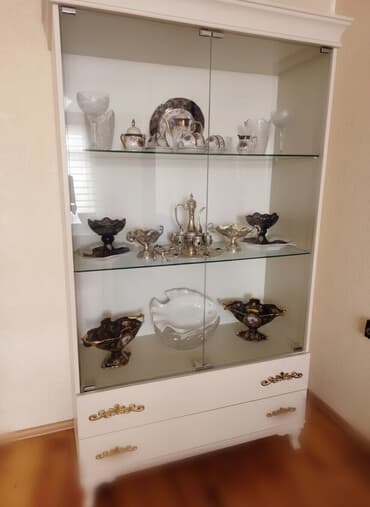 parça dolab: Şəkildə nümayiş olunan suviner dekorativ qab-qacaqların hamısı — 1