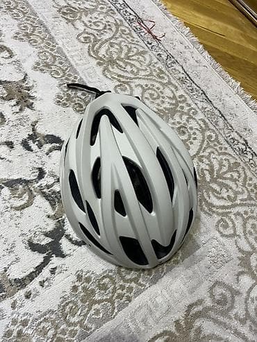 Velosiped dəbilqəsi – şəhər və yol sürüşləri üçün - Rəng: ağ -