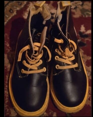 Satılır: 2 cüt uşaq ayaqqabısı dəsti 1) Qara dəri görünümlü uşaq