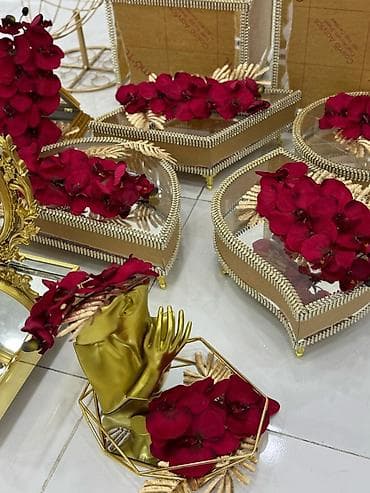 Xonca Toy ve Nisan ucun Qızıl rəngdə dekorativ güzgü və təqdimat dəsti — 2