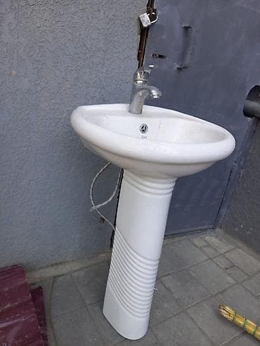 Ayaqüstə lavabo – pedestallı model - Material: ağ keramika - Dizayn — 2