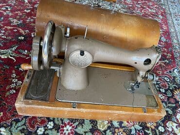 kohnə tikiş maşınları: Qedim tikiş masinidi isleyir — 3