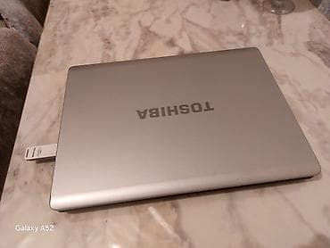 Toshiba Satellite noutbuk 2ci eldir, adapteri ile islenir
