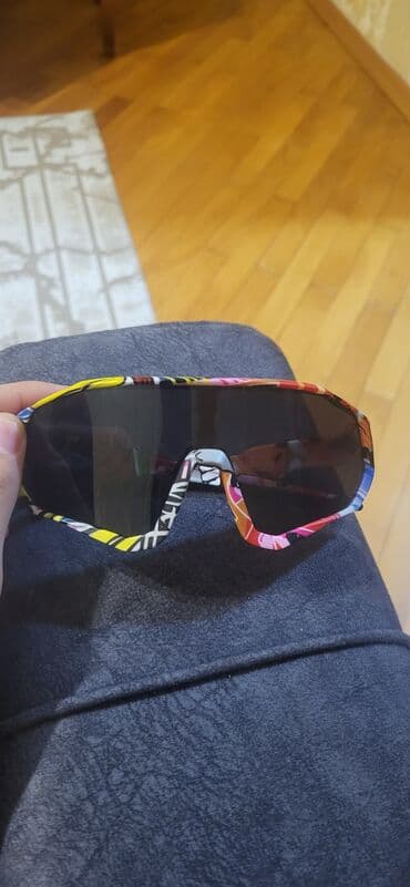 Maskalar, eynəklər: Rəngarəng çərçivəli idman gün eynəyi - Təkparça (shield) tipli geniş — 1