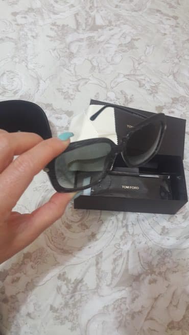 optik nisangah satilir: Tom Ford eynek — 1