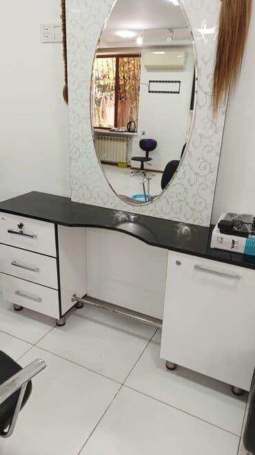 Кухонные принадлежности: Б/у, Стол для макияжа, С зеркалом — 2