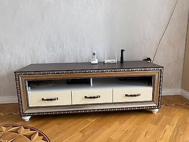 donuz əti satışı: İşlənmiş, Komod, TV altlığı, Servant — 1