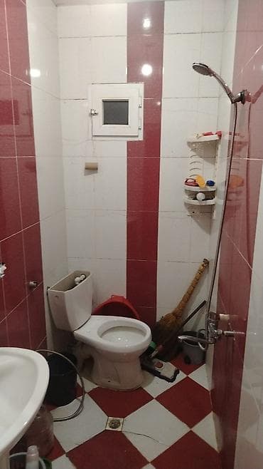 2 otaqlı mənzil kiraye: Otaq yoldaşı lazımdı, 2 otaqlı hər şəraiti var. Qiymət razılaşmaq olar — 1