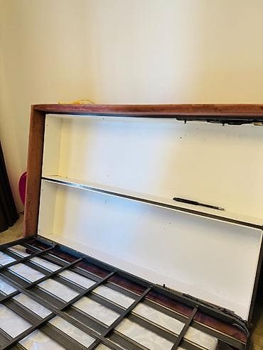 qız ucun yataqlar: Genc usaq yatağı. 130 eni.2 m uzunu.Mebel fabrikində yığılıb. Matras — 6