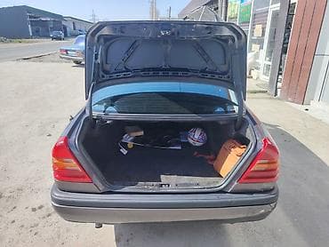 mercedes 601: Mercedes-Benz C-Class: 1.8 l | 1995 il Sedan — 2