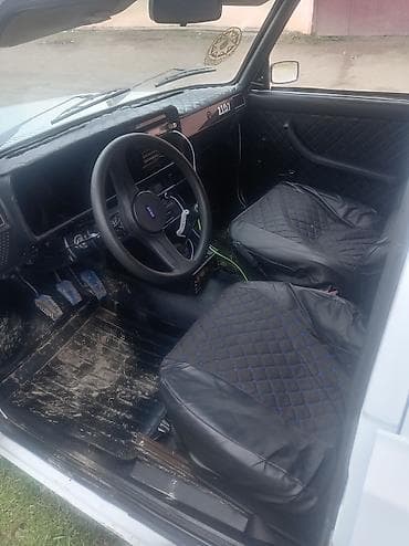 masin tekerleri: VAZ 2107, ağ rəng, 4 qapılı sedan. Xüsusiyyətlər: - Mexaniki sürətlər — 7