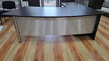 Müdir üçün, Künc masa