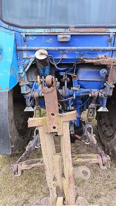 ucuz maşlar: Mavi rəngli kənd təsərrüfatı traktoru - Kabinli, geniş görünüşlü — 5