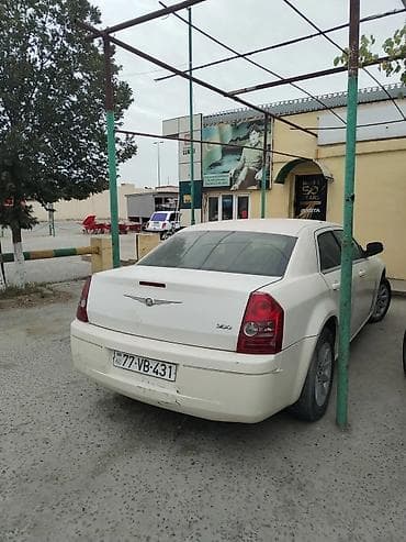 bmw 528 1996: Chrysler 300 sedan — 1