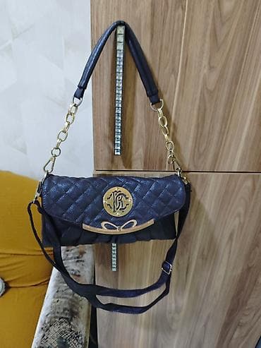 hesir sumka: Biri 8 manat. 3 sumkadan başqa, qalanlarının her biri 8 manat — 6