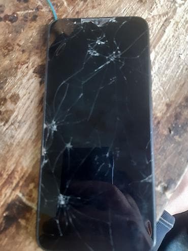 honor 8s ekran: Redmi smartfon (model arxada “Redmi” loqosu ilə) - Rəng: qara - — 2