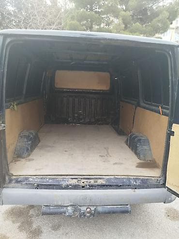 isuzu satisi: Ford Transit: 2.5 l | 2000 il 712008 km Van body type — 7