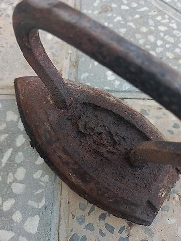 Köhnə tip döymə dəmir ütü - Material: tam tökmə dəmir gövdə və metal