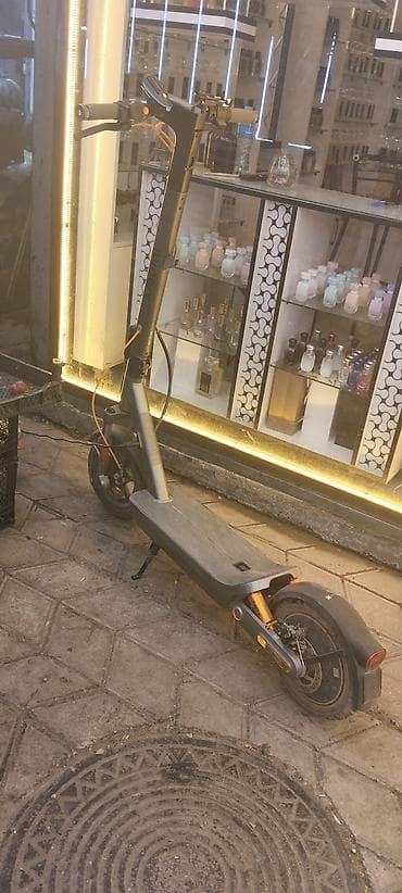 samokat: Elektrikli skuter – Xiaomi brendi 3 il zameneti var. Xüsusiyyətlər: - — 2