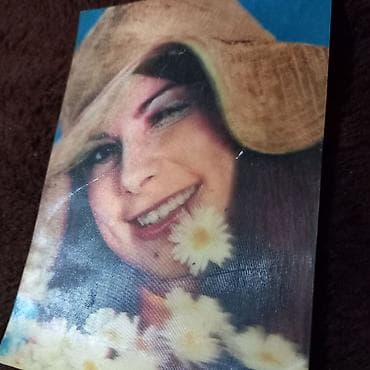 İncəsənət və kolleksiyalar: - "Göz vuran qız" açıqcası satılır. - 1980-ci illərdə avtomobillərin — 1