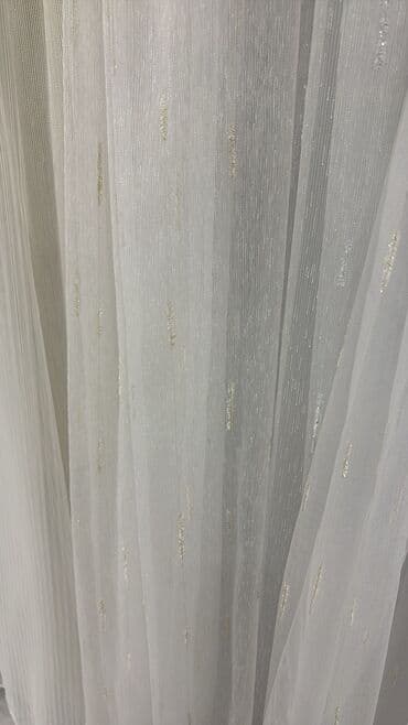 metbex tulleri: Ağ rəngdə, zolaqlı dizaynı olan tül pərdə. Yüngül və şəffaf materialı — 2