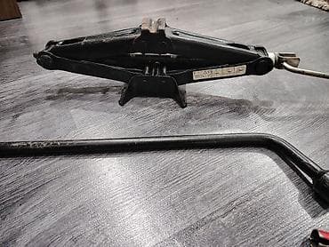 Kia hyundai original Domkrat ideal veziyyet de teker acari ile bir