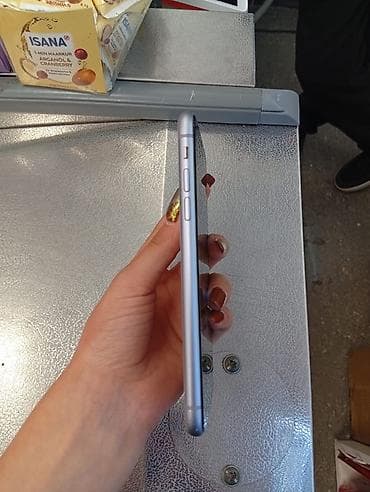 11 ayfon: IPhone 11, 64 GB — 2