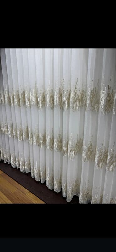 07 perde: Qalın, boz rəngli, zərli naxışlı pərdələr otağa zərif və dəbli bir — 9