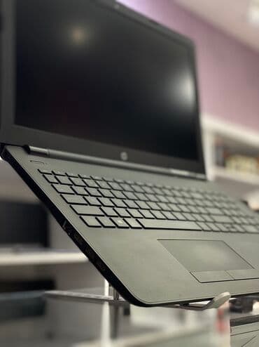 hp pavilion ekran: ◽Model : Hp Laptop 15-bs0xx ◽Prosessor : İntel i7-7500U 2.7GHZ ◽Ekran — 5