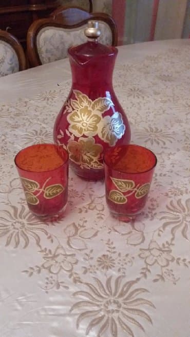 gümüş qablar: Kampot qabi .Qedimidir.Stekanlari sinmayib.Ikineferlikdir.Ustunun — 1