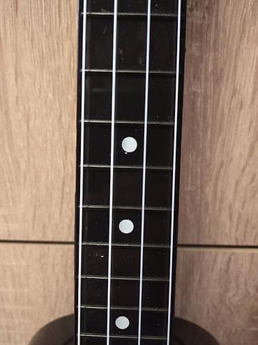 gitara cexolu: Ukulele — 3