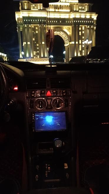 Mercedes-Benz C-sinfi sedan - Kuzov: 4 qapılı sedan, tünd mavi rəng - — 4
