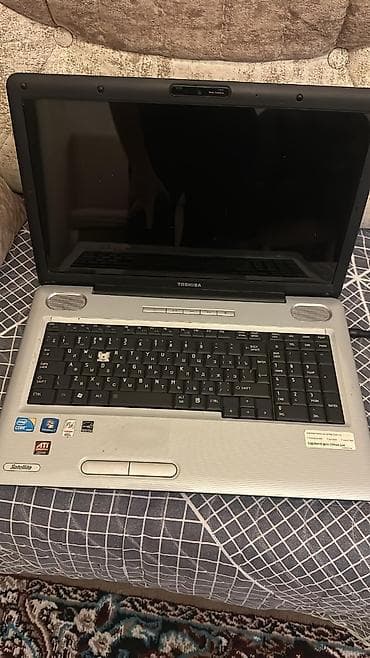 laptoplar: Toshiba Satellite noutbuk Xüsusiyyətlər: - Prosessor: Intel Core — 2