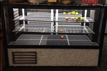 Vitrin tipli soyuducu - Mağaza, kafe, şirniyyat evi və marketlər üçün