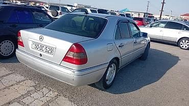 starter mersedes: Mercedes-Benz C-Class sedan (W202), gümüş rəng. - Kuzov: 4 qapılı — 2