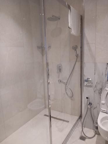 kiraye boş ev: Premium kompleksdə müasir 2 otaqlı mənzil sibriz - Geniş balkon: şüşə — 8