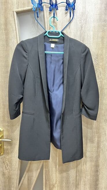 Kardiqanlar, jaketlər: Qadın blazer gödəkcə XS - Rəng: qara - Brend: Dandylis (etiketdə — 1