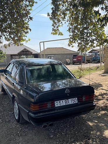 turbo az islenmis avtomobiller: Mercedes-Benz 190 (W201) sedan — qara rəng, 4 qapı. Texniki və dizayn — 5