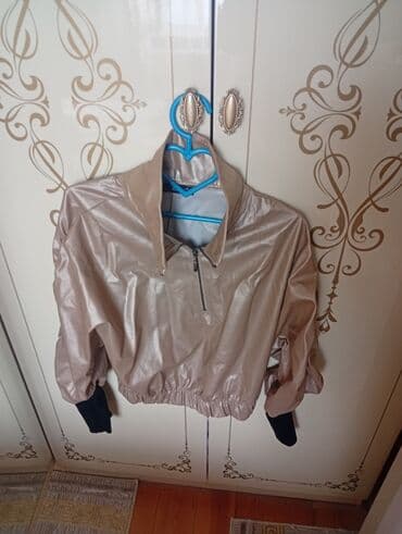 Qadın üçün şıq qısa gödəkçə. - Rəng: açıq bej/şampan tonu, yüngül