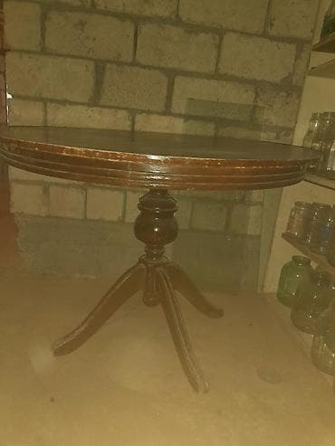 Dəyirmi taxta masa - Material: bərk ağac (tam taxta səth və ayaqlar)
