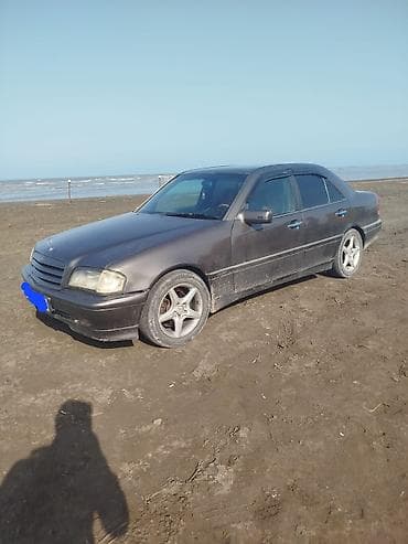 atego mercedes: Mercedes-Benz sedan (C‑sinfi, W202 kuzov) Xüsusiyyətlər: - Kuzov: 4 — 5
