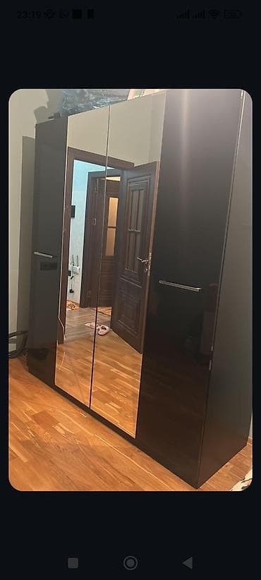 4 qapili dolab Susesinin bir az cati var Eni 180*uzun 220* derinliyi